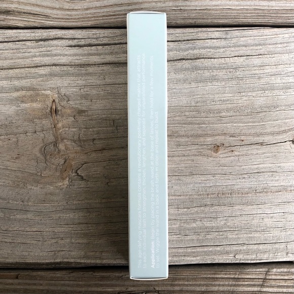 PUR Fully Charged Mascara Powered by Magnetic Technology - Picture 6 of 8